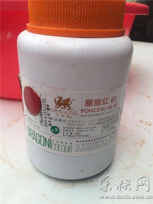 福州无证腊肠熏肉窝点被查 违规使用胭脂红上色，食品安全再敲警钟
